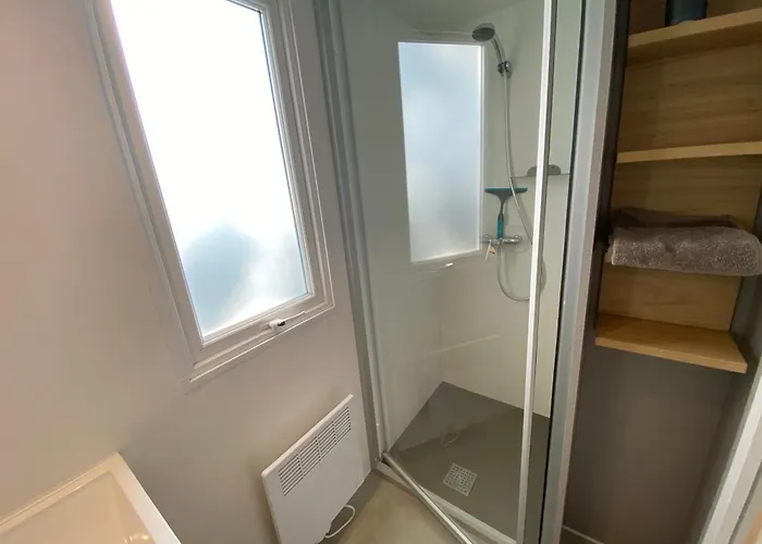 De Watertoren אתר קמפינג לנדחראף